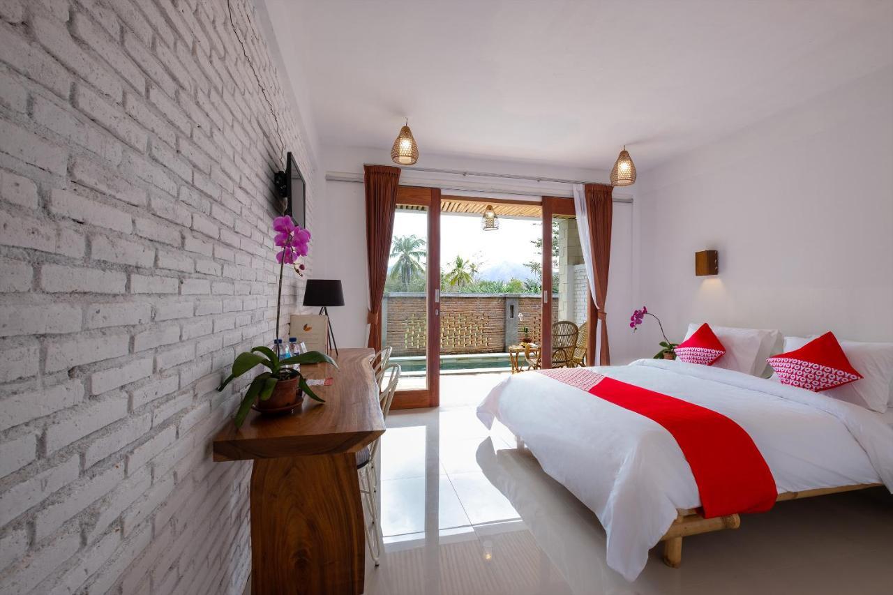 Oyo 1493 Surya Villa Selong Belanak Exterior photo