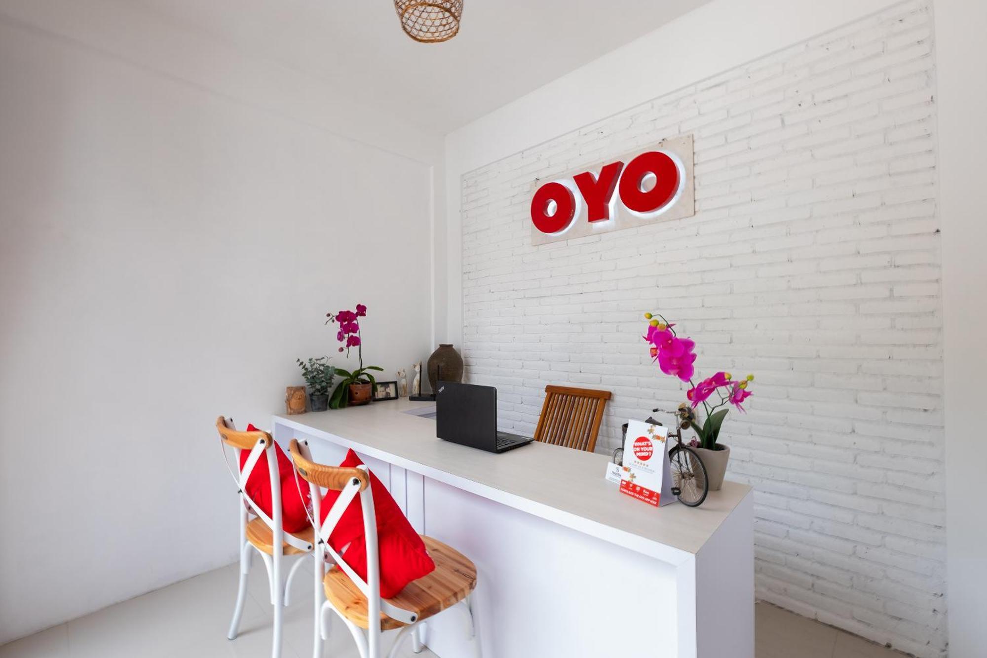 Oyo 1493 Surya Villa Selong Belanak Exterior photo