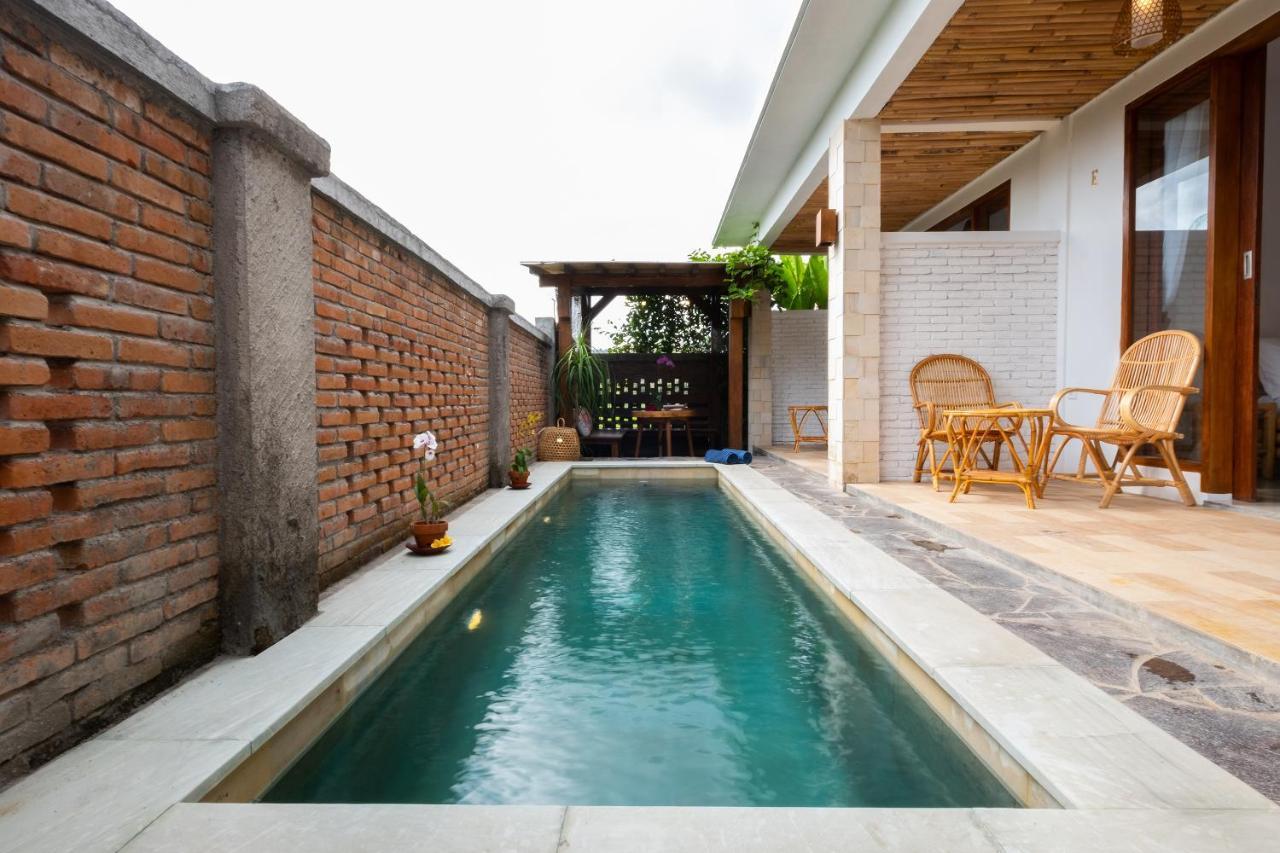Oyo 1493 Surya Villa Selong Belanak Exterior photo